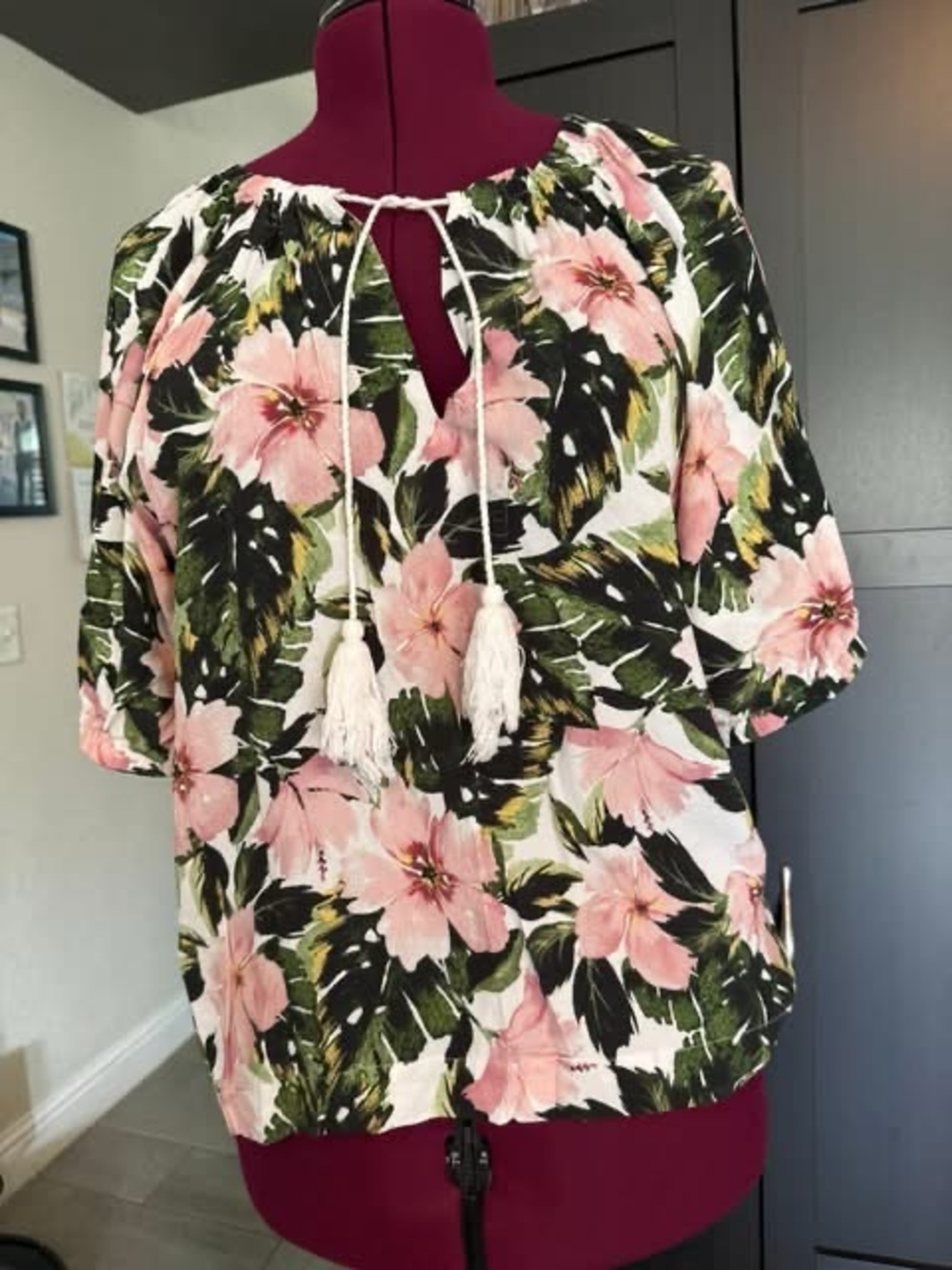 Karen Kane Floral Tie-Neck Peasant Blouse - Pink & Green size large